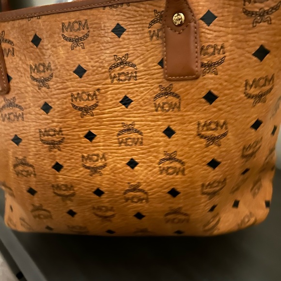 AUTHENTIC MCM TOTE. It’s in EUC. One small call out inside. Clean. Free shipping - Picture 10 of 13